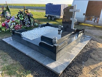 Памятники из гранита фото